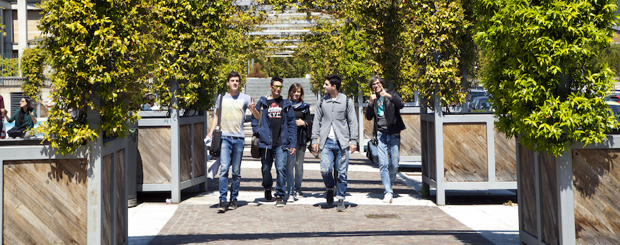 studenti medicina in esterno