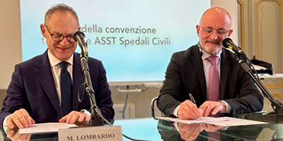 Il Rettore Francesco Castelli e il Direttore Generale dell'ASST Spedali Civili di Brescia Massimo Lombardo firmano la convenzione