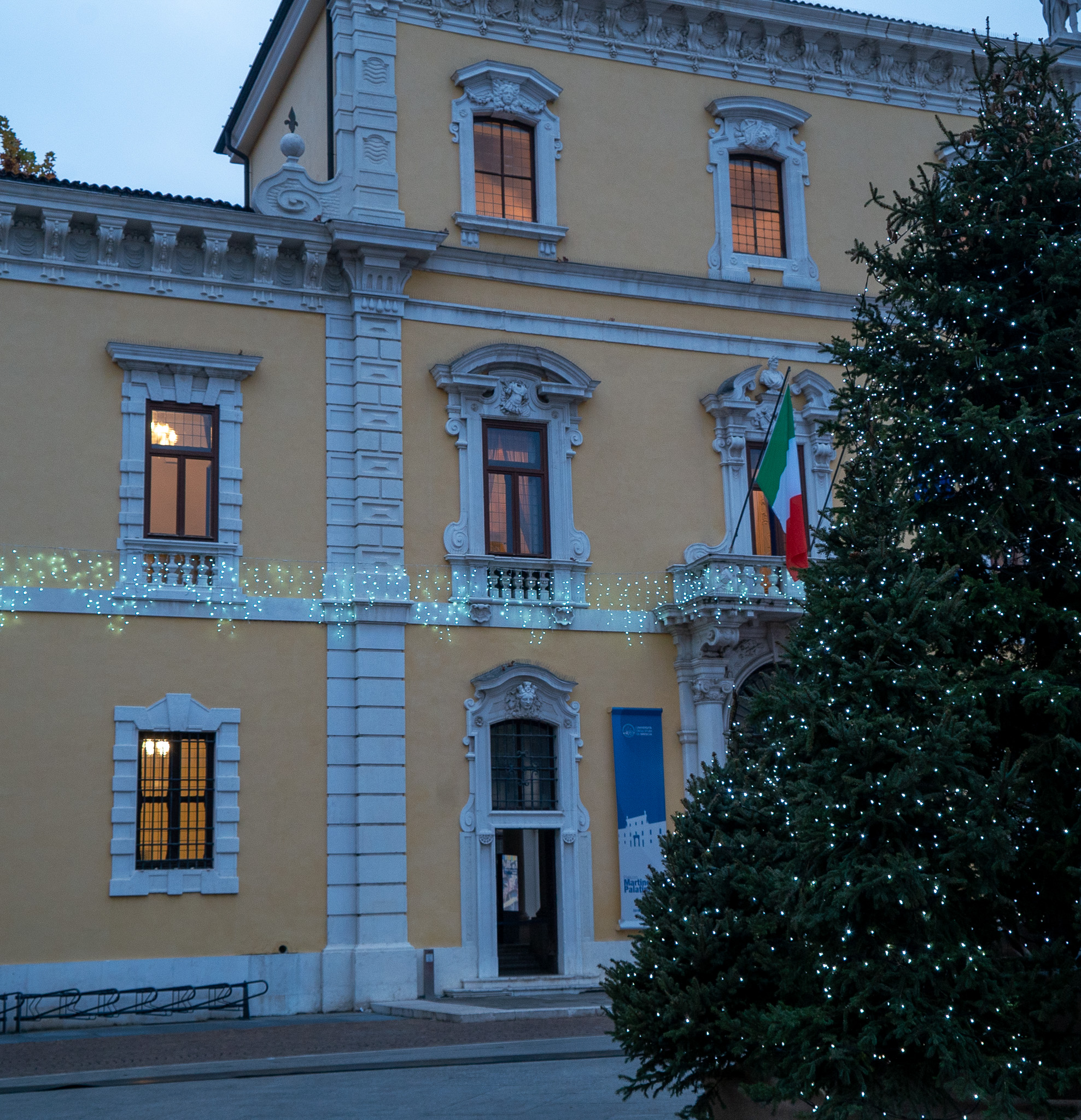 Facciata Rettorato albero di Natale