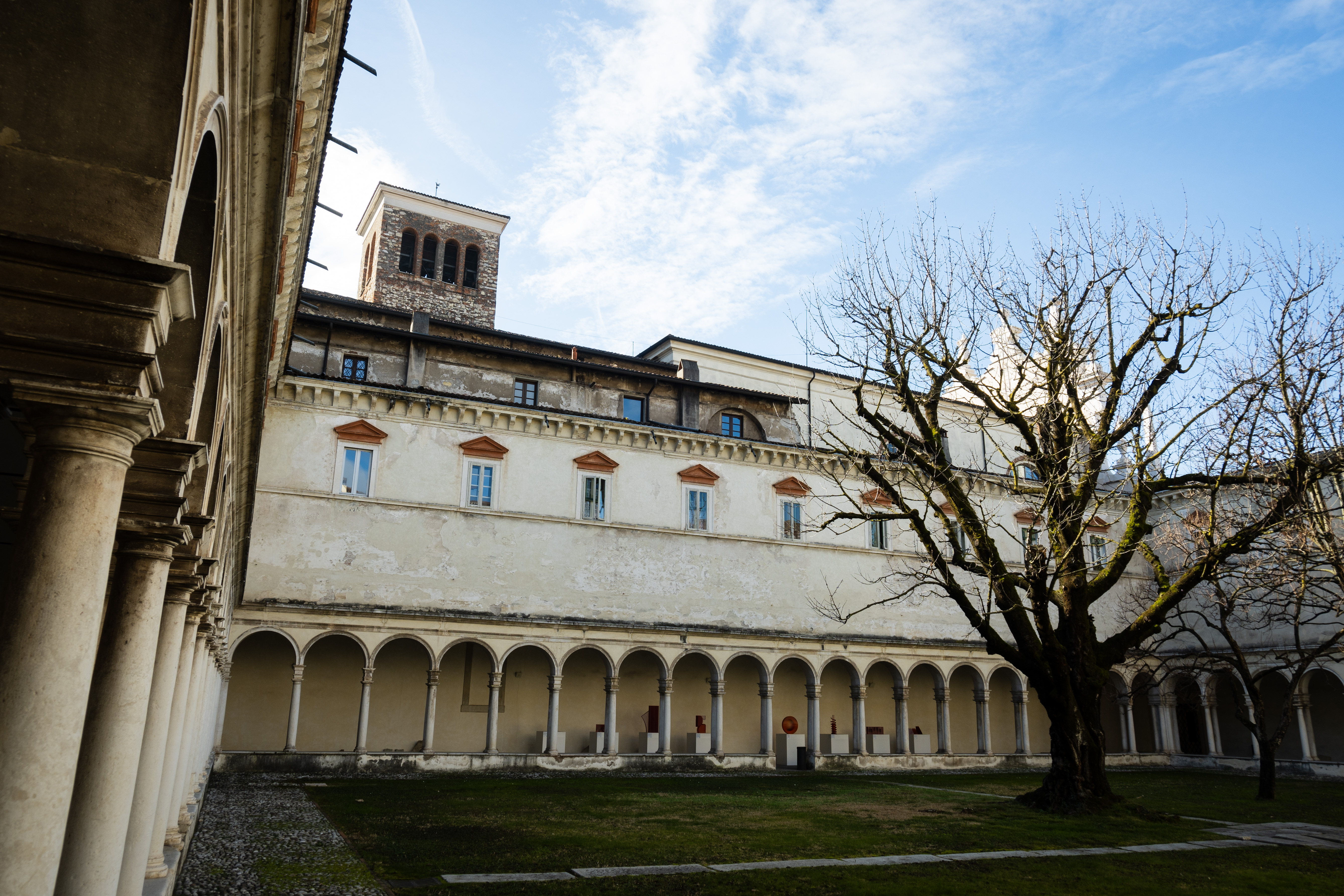 Campanile della chiesa dei SS Faustino e Giovita dal chiostro di San Faustino DEM Economia