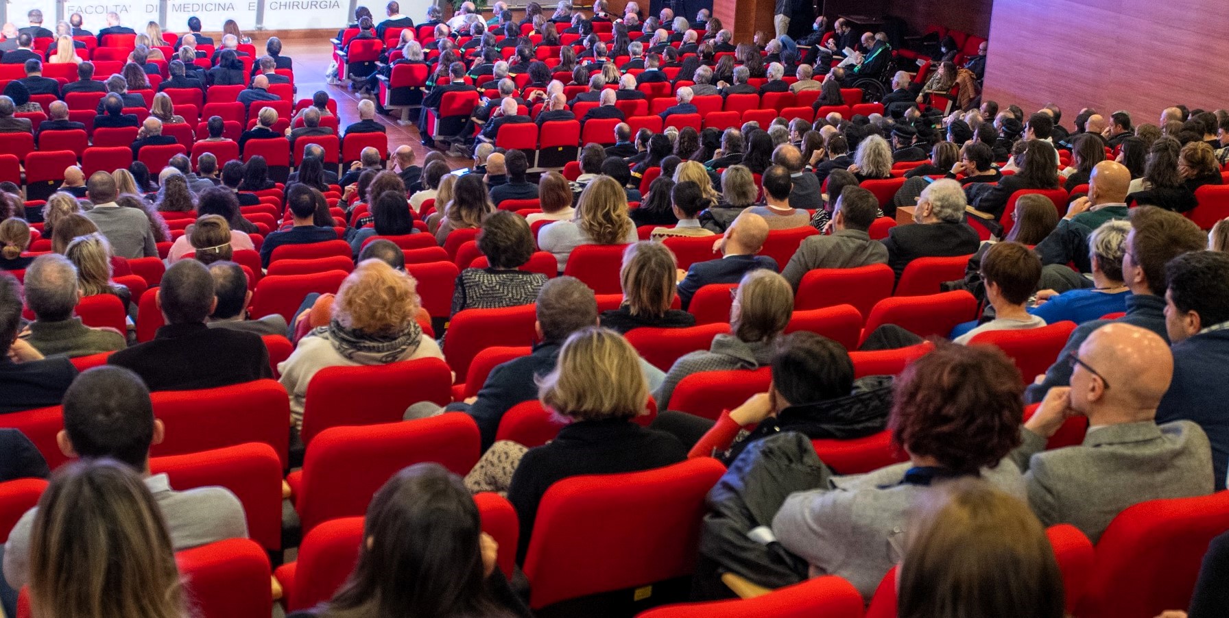 Foto di insieme aula magna medicina