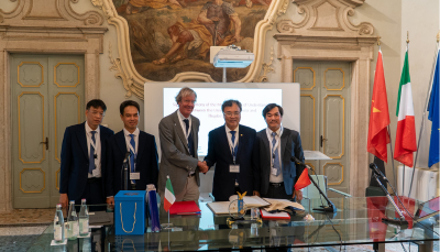 Thuyloi University awards Prof. Roberto Ranzi the “Thuyloi’s Family” Medal