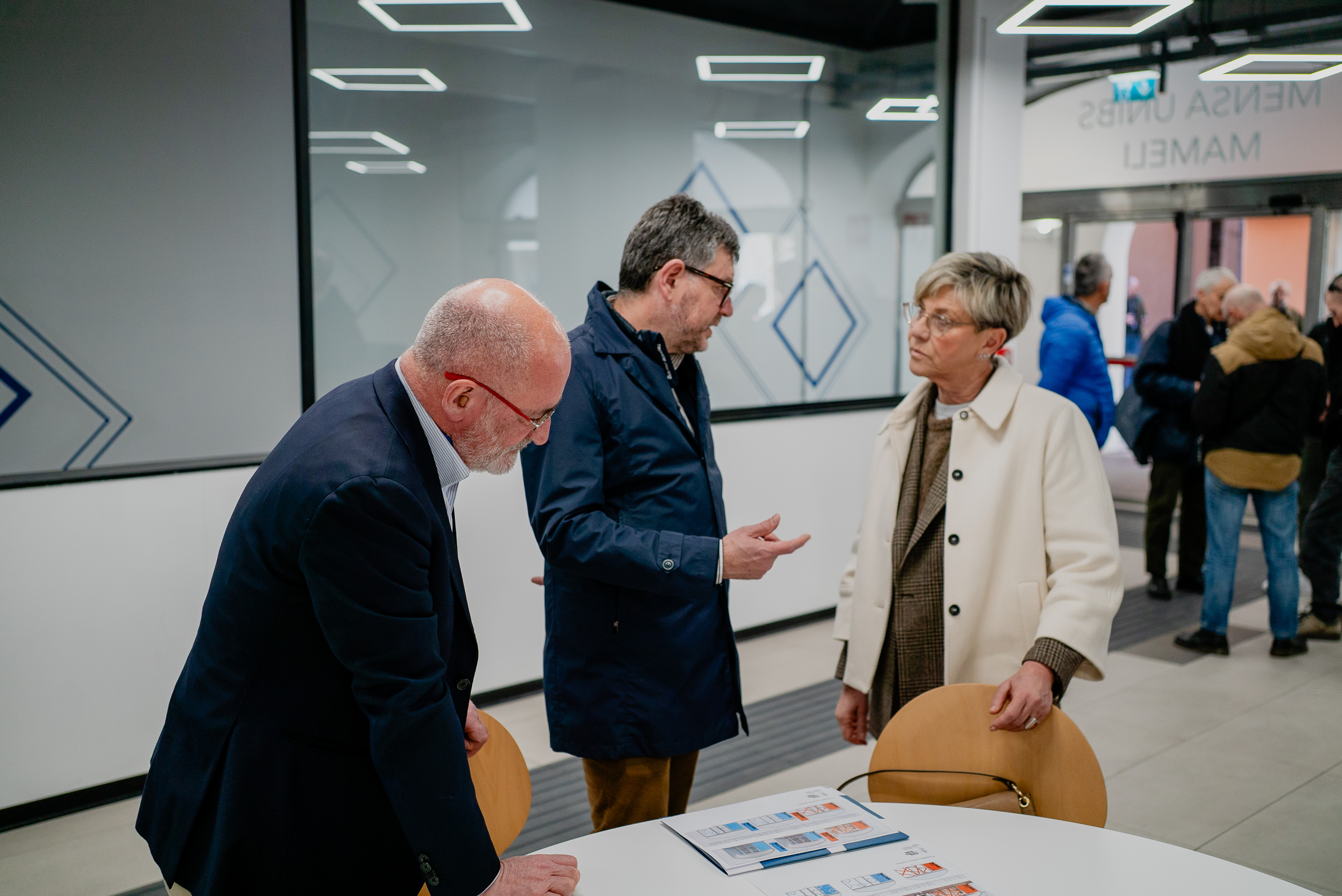 Il Rettore, Prof. Francesco Castelli, l'Ing. Marcello Peli e la Sindaca Laura Castelletti presso la Mensa Mameli