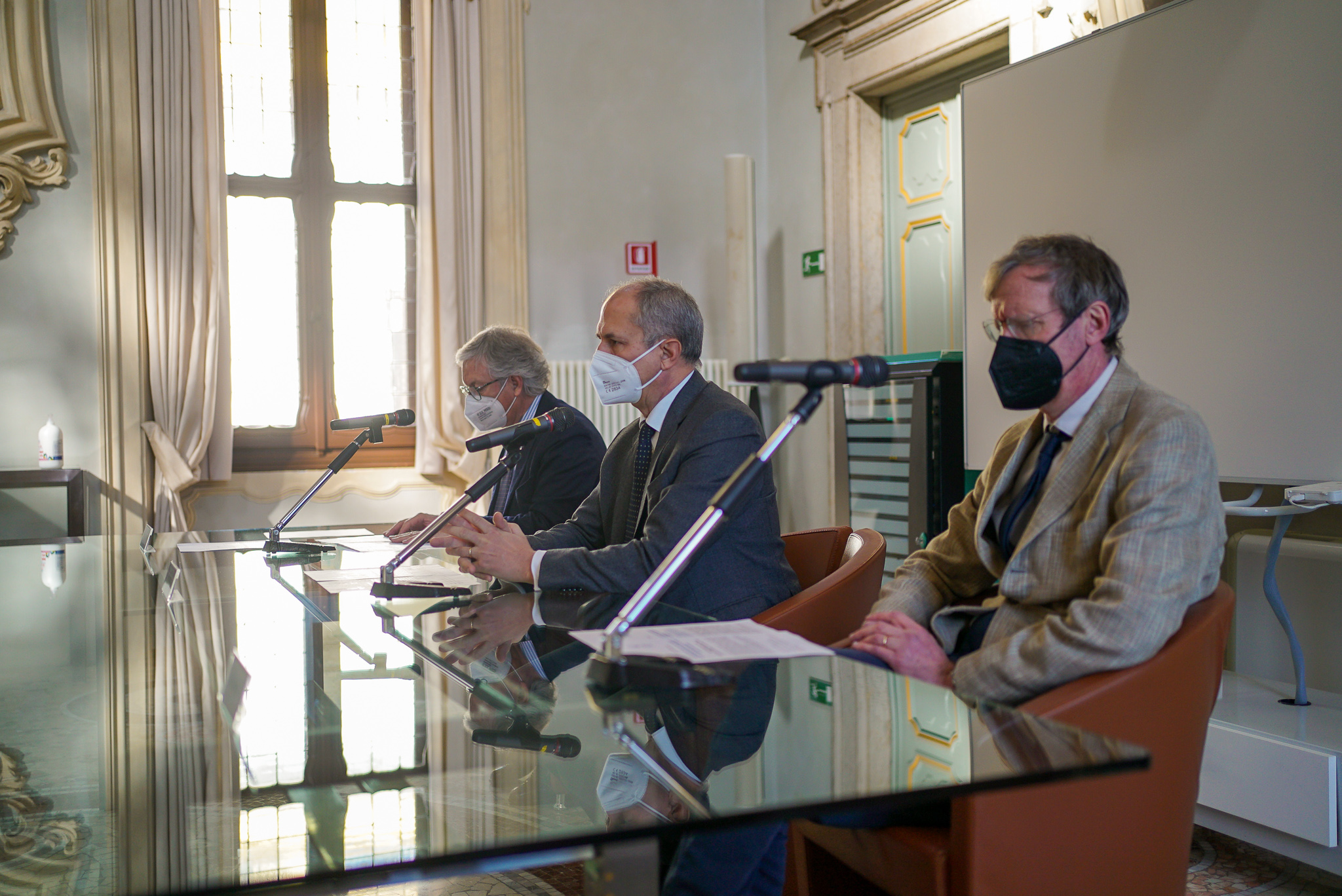 Tavolo die relatori conferenza stampa LMINT