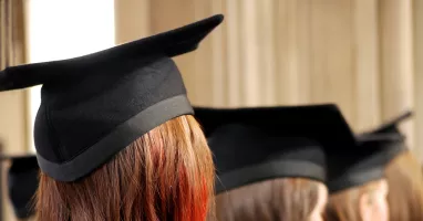 Laureati visti di spalle