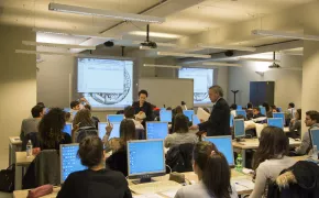studenti in aula pc economia brixia