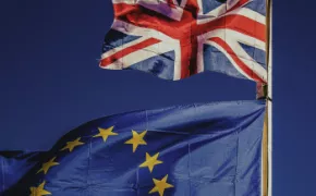 Bandiera UE e bandiera UK