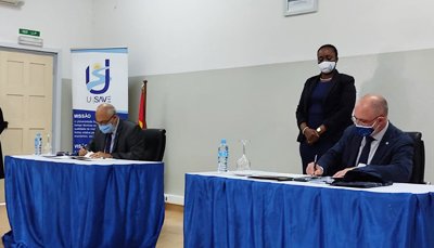 Professor Castelli firma l'accordo di cooperazione tra la nostra Università e l'Università Save (Mozambico)