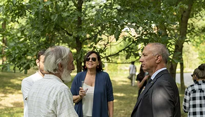 Il Rettore Maurizio Tira conversa con il Cav. Antonio De Matola