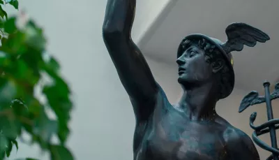 La statua di Mercurio del Giambologna