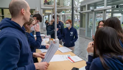 Tutor Unibs durante l'Open Afternoon di Medicina