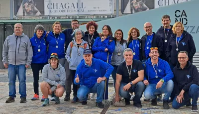 Squadra Nuoto con medaglie