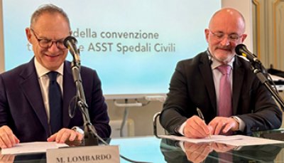 Il Rettore Francesco Castelli e il Direttore Generale dell'ASST Spedali Civili di Brescia Massimo Lombardo firmano la convenzione
