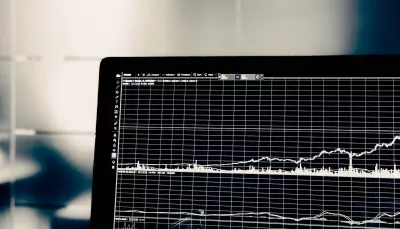 statistica grafico PC su schermo scuro