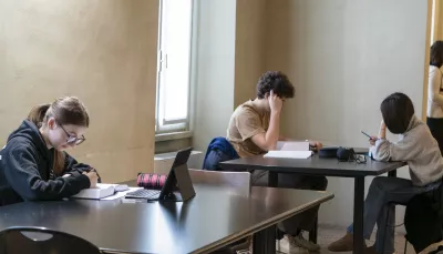 studenti in aula studio giurisprudenza