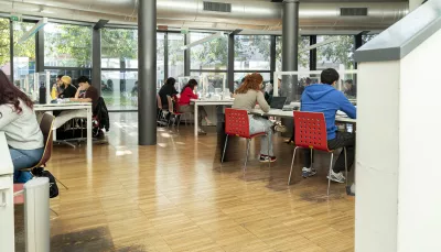 Studenti in aula studio