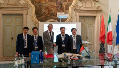 Thuyloi University awards Prof. Roberto Ranzi the “Thuyloi’s Family” Medal