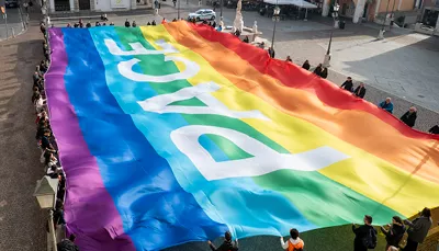 Bandiera della pace in piazza Mercato