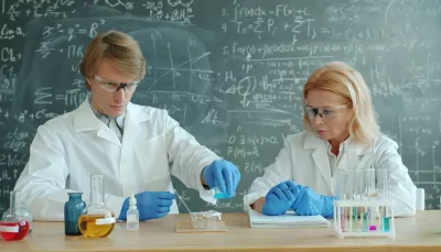 Cooperazione tra scienziati di laboratorio