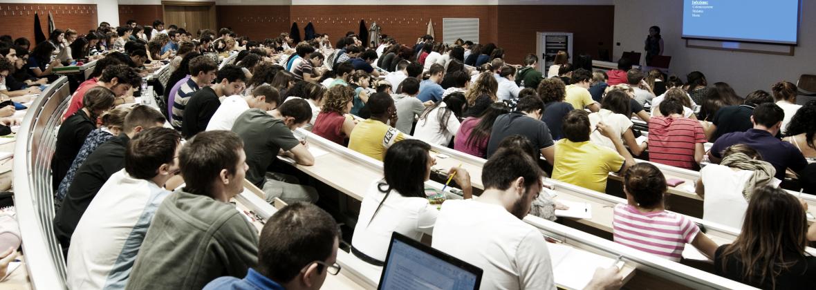 Studenti in aula a medicina