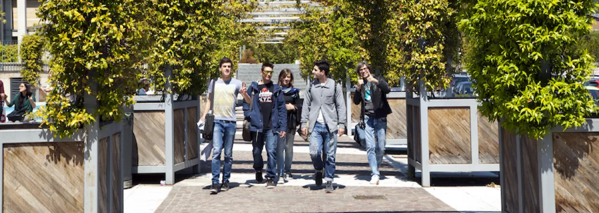 studenti medicina in esterno