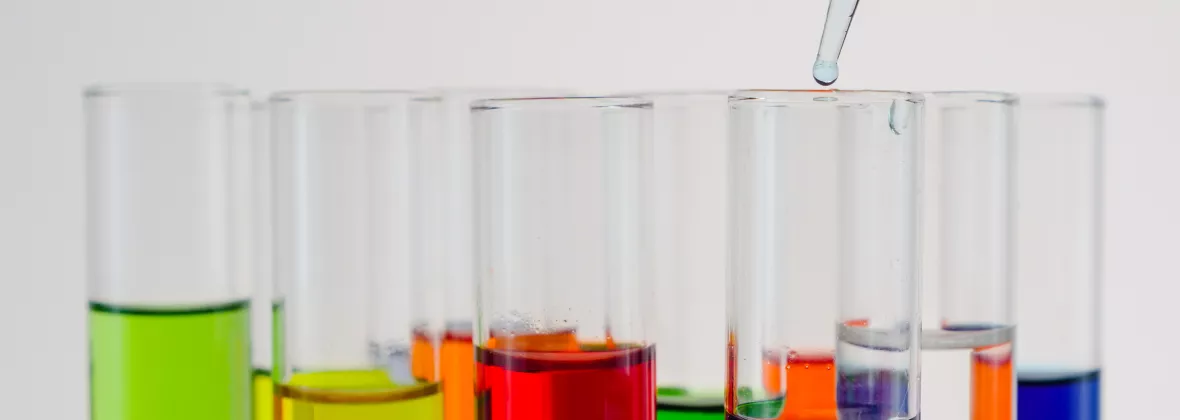 Provette laboratorio colorate