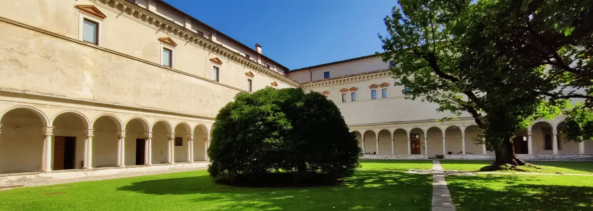 Condividi con noi le fotografie degli spazi universitari