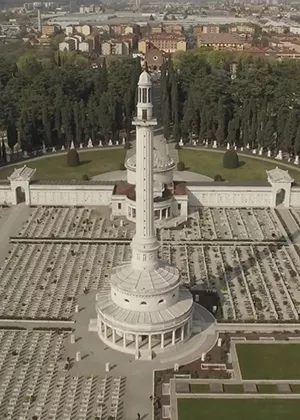 Il faro del Cimitero Monumentale Vantiniano