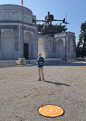 Decollo APR davanti al Sacrario del Vantiniano