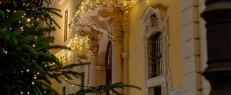 Facciata del Rettorato illuminata per il Natale