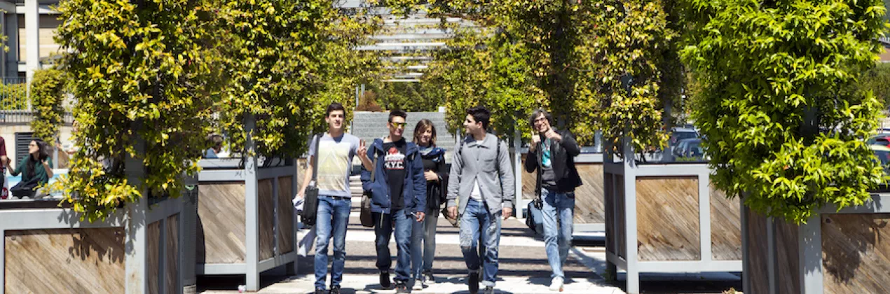 studenti medicina in esterno